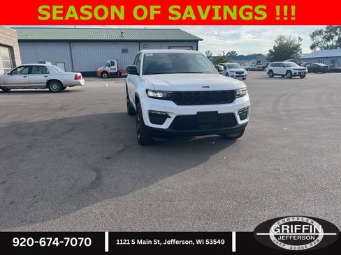 New 2025 Jeep Grand Cherokee Limited w/ Black Appearance Package image 5