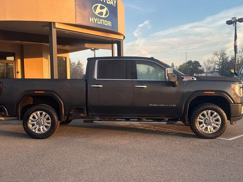 Used 2022 GMC Sierra 2500 Denali w/ Technology Package image 3