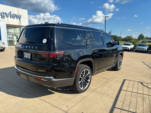 Used 2022 Jeep Wagoneer Series III w/ Premium Group I AWD/4WD image 3