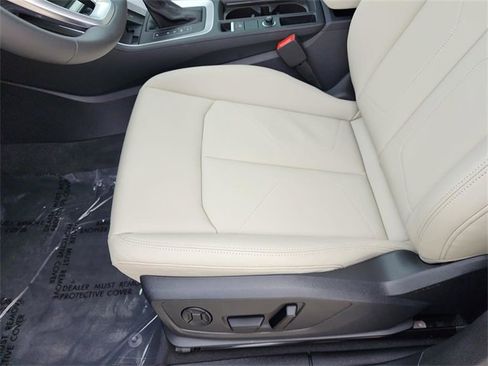 Certified 2025 Audi Q3 2.0T Premium Plus image 23