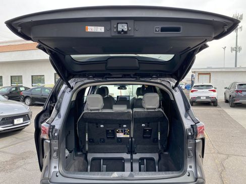 Used 2025 Toyota Sienna XLE image 24