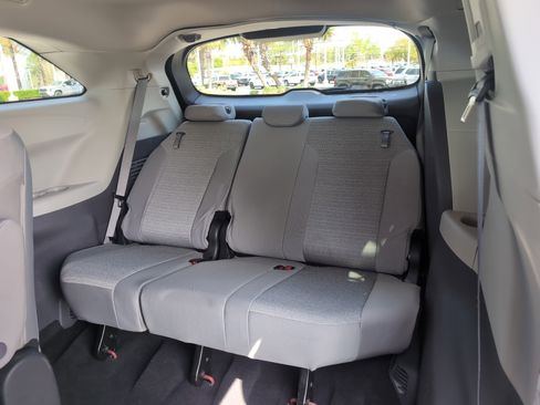 Used 2023 Toyota Sienna LE image 29