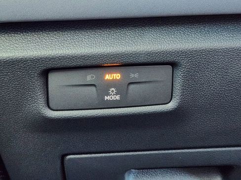 New 2026 Volkswagen Tiguan SE image 12