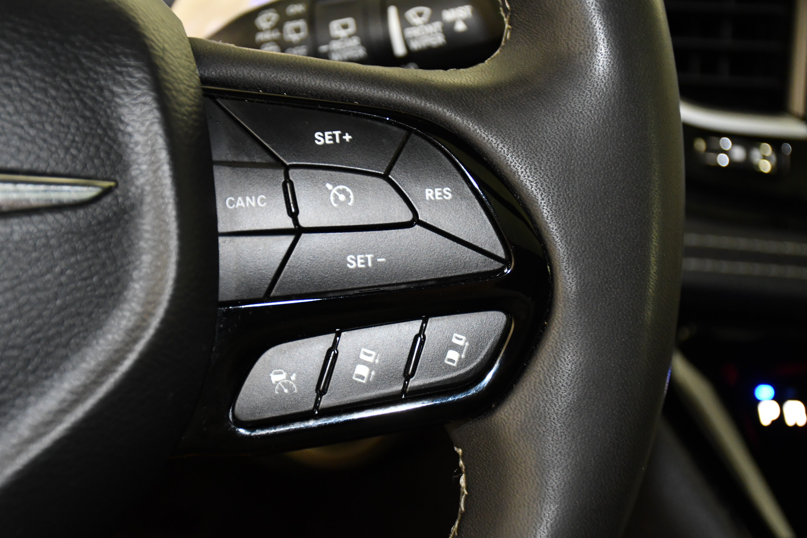 Used 2025 Chrysler Pacifica Limited FWD image 22