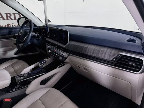 Used 2024 Kia Telluride EX w/ EX Captain's Chair Package FWD image 37