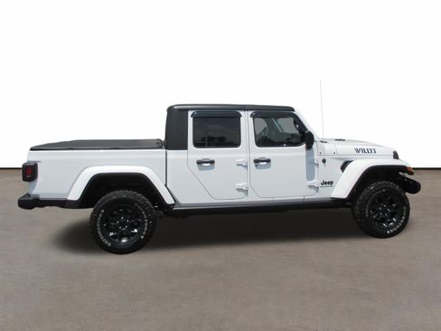 Used 2023 Jeep Gladiator Sport AWD/4WD image 2