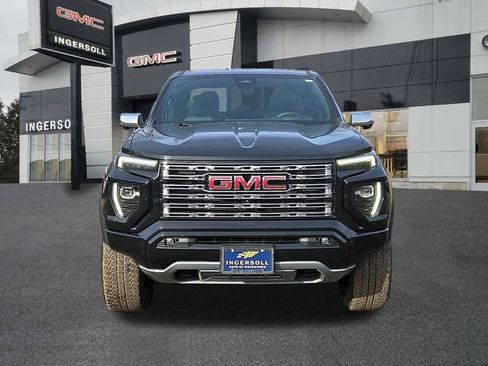 Used 2023 GMC Canyon Denali image 2