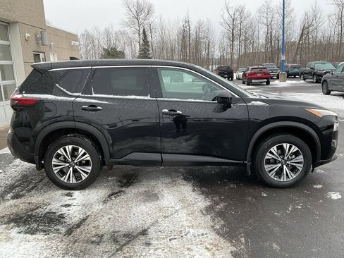 Used 2022 Nissan Rogue SV image 4