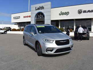 Used 2024 Chrysler Pacifica Pinnacle video 1