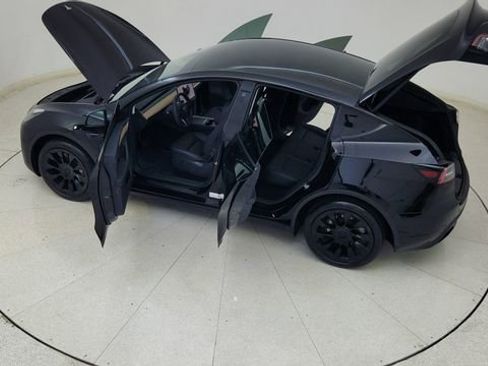 Used 2024 Tesla Model Y Long Range image 82