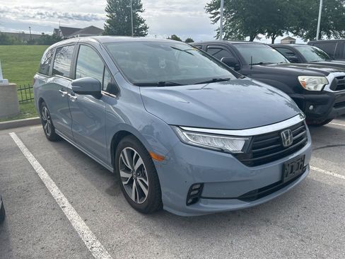 Used 2023 Honda Odyssey Touring image 3