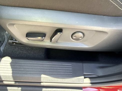 Used 2026 Nissan Rogue SV FWD image 26