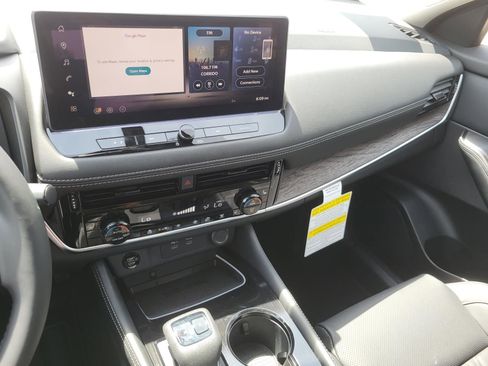New 2026 Nissan Rogue Platinum AWD/4WD image 3