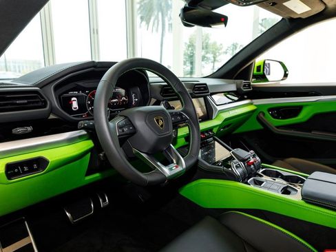 Used 2025 Lamborghini Urus SE image 9