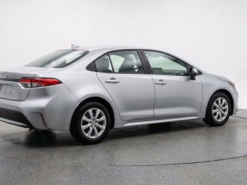 Used 2025 Toyota Corolla LE FWD image 9