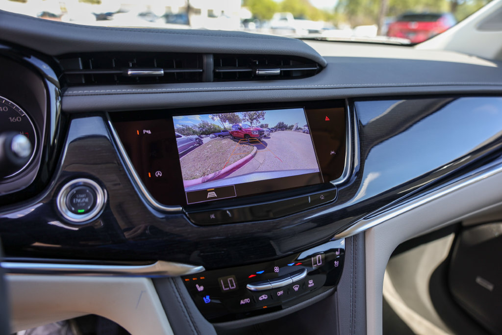 Used 2025 Cadillac XT6 Premium Luxury FWD image 17