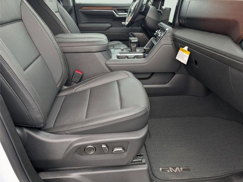 New 2026 GMC Sierra 1500 Denali w/ Denali Reserve Package AWD/4WD image 39