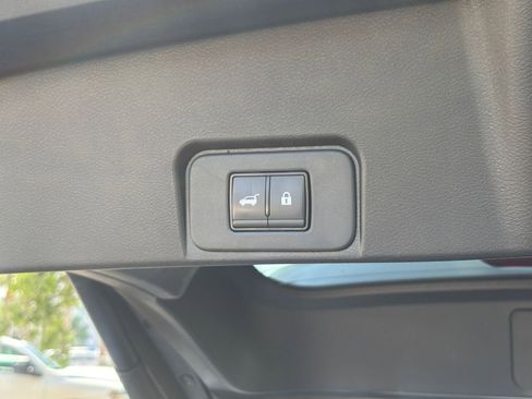 Used 2025 Nissan Rogue SV AWD/4WD image 23