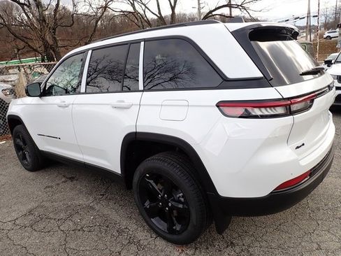 New 2025 Jeep Grand Cherokee Limited w/ Black Appearance Package image 3