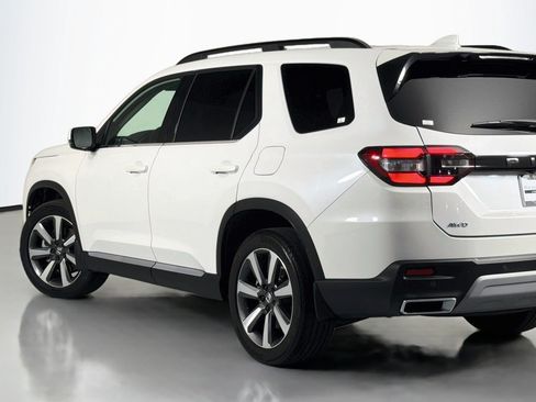 Used 2024 Honda Pilot Touring image 16