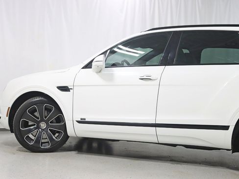 Used 2020 Bentley Bentayga Design Series AWD/4WD image 10