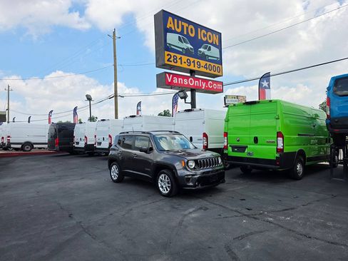 Used 2020 Jeep Renegade Latitude FWD image 28