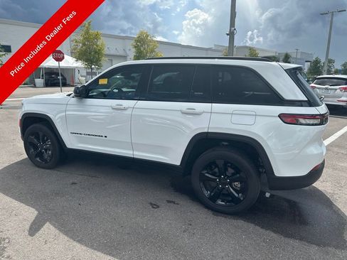 Used 2025 Jeep Grand Cherokee Altitude AWD/4WD image 3
