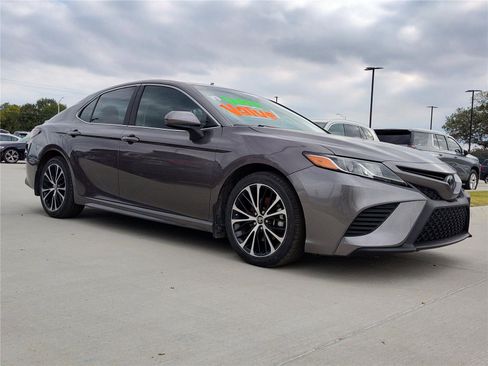 Used 2019 Toyota Camry SE image 9