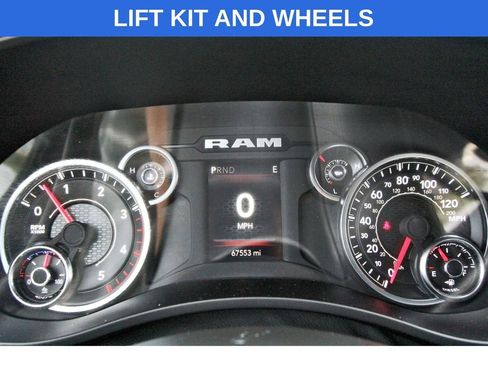 Used 2024 RAM 2500 Tradesman w/ Chrome Appearance Group AWD/4WD image 13