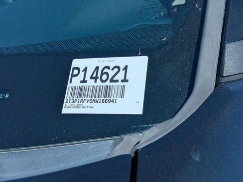 Used 2021 Toyota RAV4 XLE w/ Convenience Package image 31