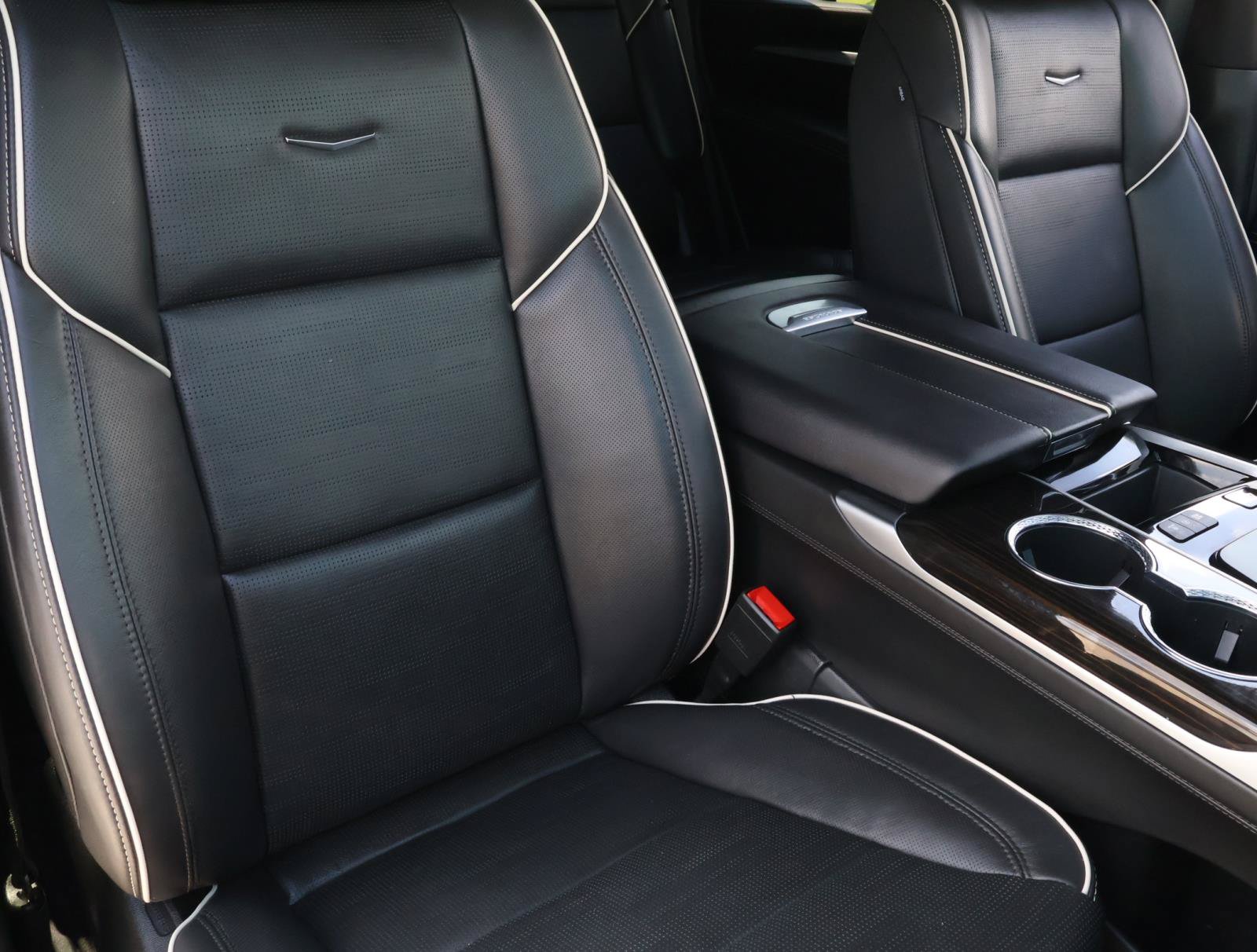 Used 2026 Cadillac Escalade Luxury AWD/4WD image 25