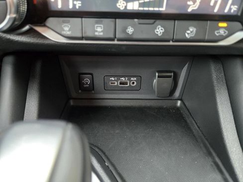 Used 2024 Nissan Sentra SR w/ SR Premium Package image 35