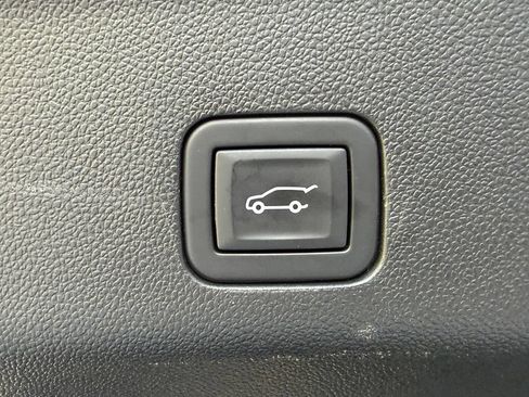 Used 2023 Chevrolet Suburban Premier AWD/4WD image 40