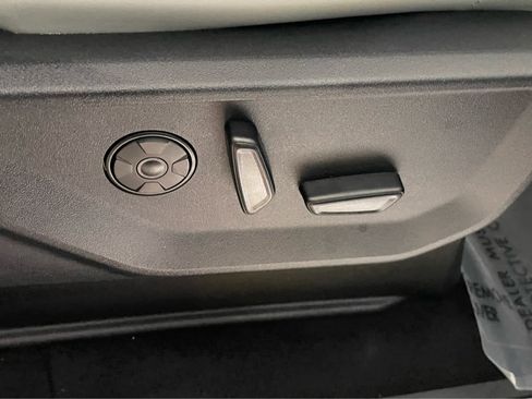 Used 2025 Ford Expedition Max Platinum w/ Platinum Ultimate Package AWD/4WD image 49