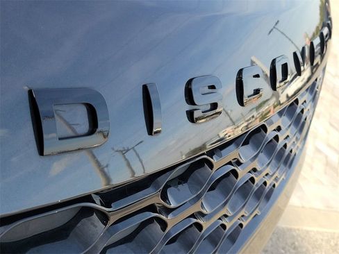Certified 2024 Land Rover Discovery Dynamic SE image 9