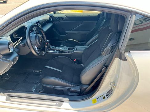 Used 2023 Toyota GR86 Premium w/ ALL Weather Mat Package (TMS) RWD image 21