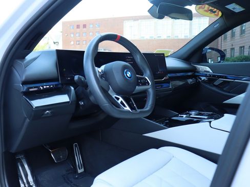 Used 2024 BMW i5 M60 w/ Premium Package AWD/4WD image 11