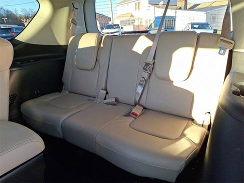 Used 2024 Nissan Armada SL w/ Captain's Chairs Package image 10