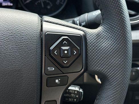 Used 2022 Toyota Tacoma TRD Off-Road image 25