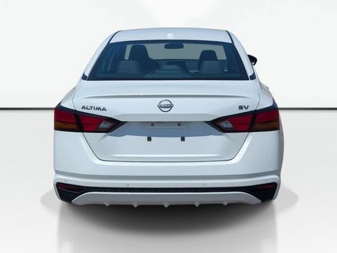 Used 2024 Nissan Altima 2.5 SV FWD image 7