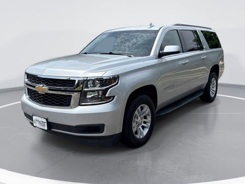 Used 2018 Chevrolet Suburban LT AWD/4WD image 3
