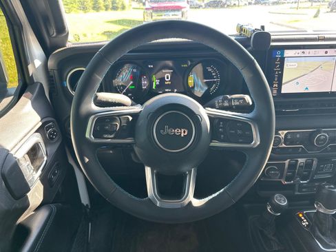 Used 2024 Jeep Wrangler High Altitude AWD/4WD image 25