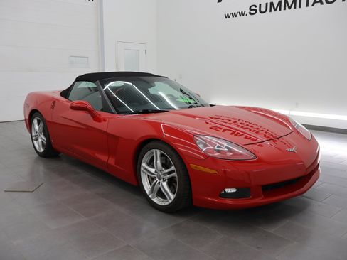 Used 2006 Chevrolet Corvette Convertible w/ Preferred Equipment Group RWD image 2