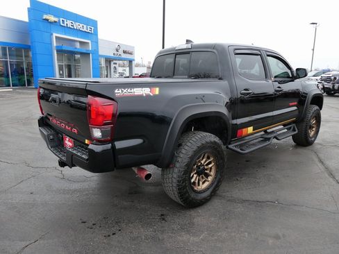 Used 2020 Toyota Tacoma SR image 5