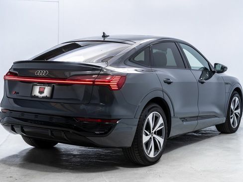 Used 2024 Audi Q8 e-tron Premium image 7