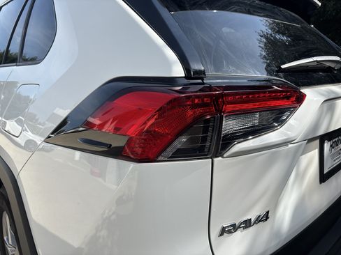 Used 2025 Toyota RAV4 XLE AWD/4WD image 12
