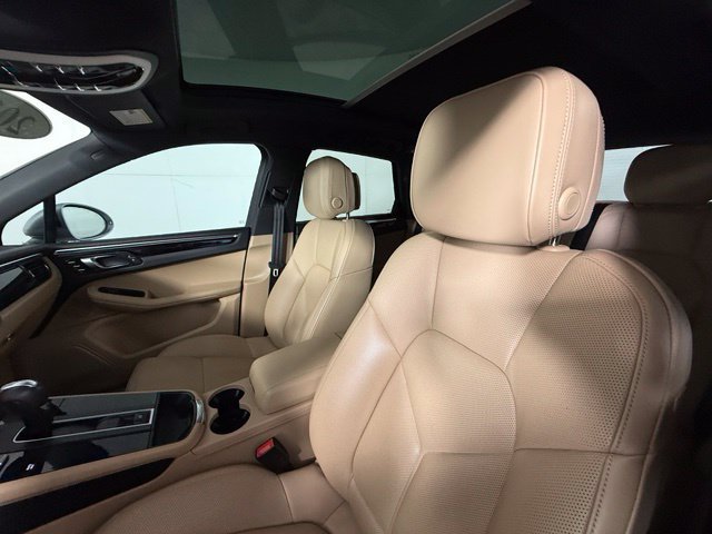 Used 2023 Porsche Macan AWD/4WD image 16