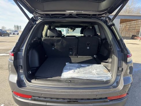 New 2025 Jeep Grand Cherokee Altitude image 37