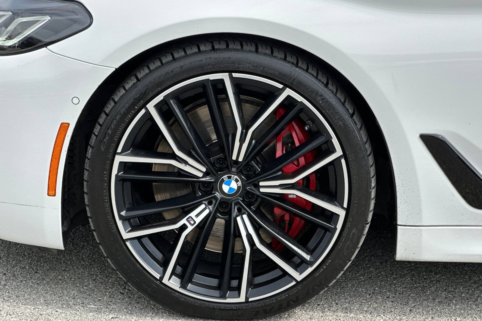 Used 2023 BMW M550i xDrive w/ Executive Package AWD/4WD image 34