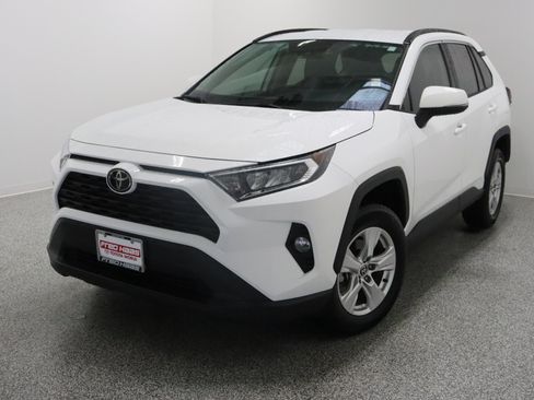 Used 2021 Toyota RAV4 XLE FWD image 2